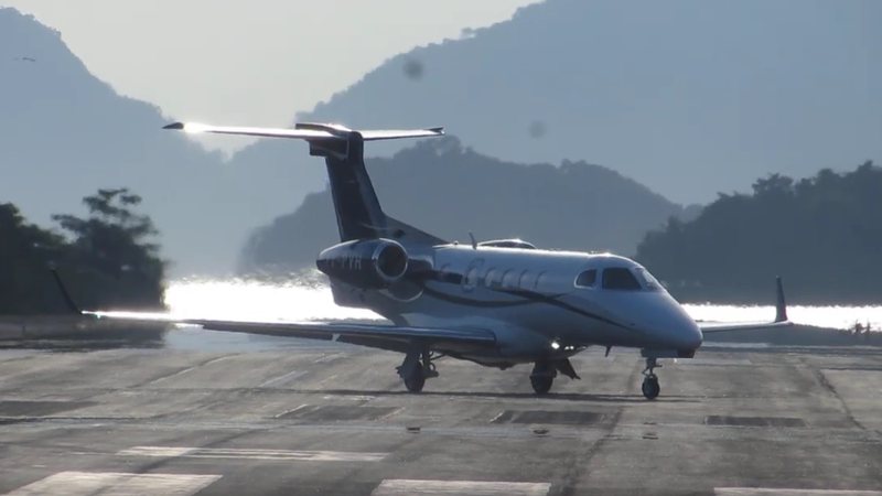 Avião ligado a Vorcaro pousou em Angra no dia de festa promovida por Flávio Bolsonaro